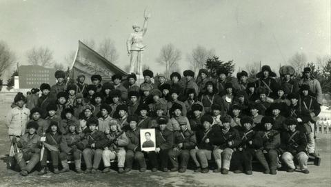 1971年2月18日野营拉练合影佳木斯.jpg