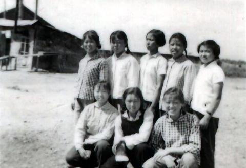 水房外景，下乡两周年（70年9月5日）上海八姐妹.jpg