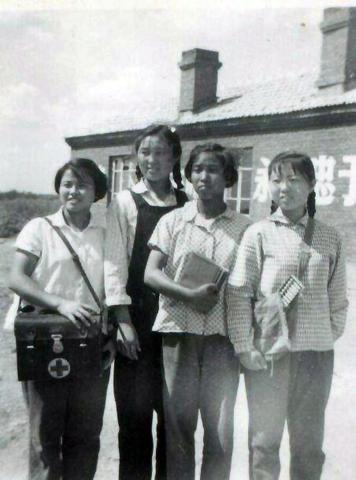 下乡二周年留念，上海四姐妹.jpg