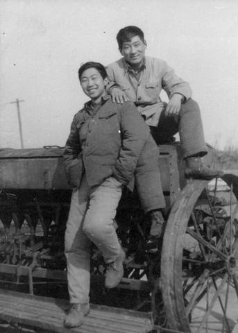 在场院（朱振江和甄永禄）.jpg