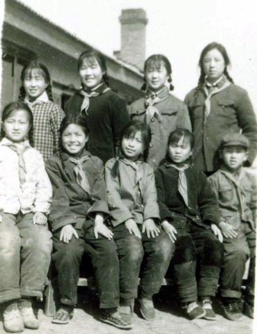 小学校（王玉萍和学生）.jpg