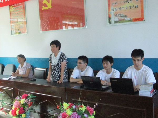 和学生座谈-1.jpg