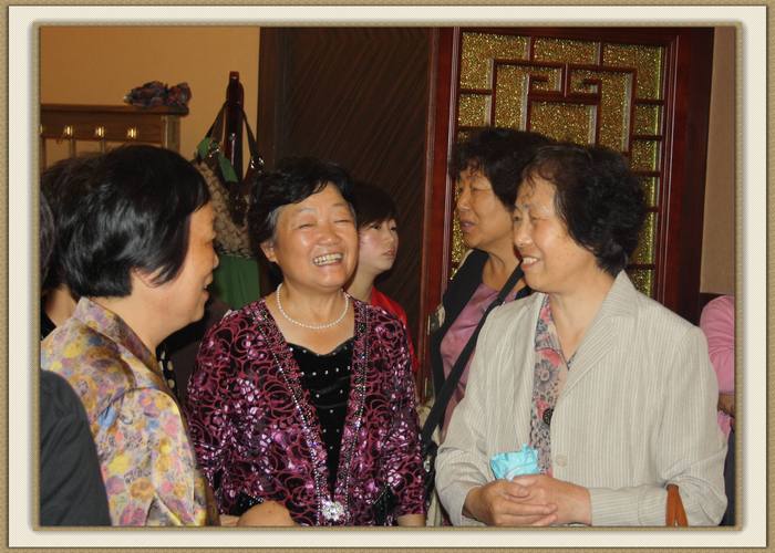 姐妹们见面好开心.jpg