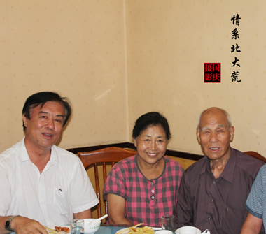 看望老连长封瑞田